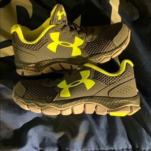 Boys sneakers